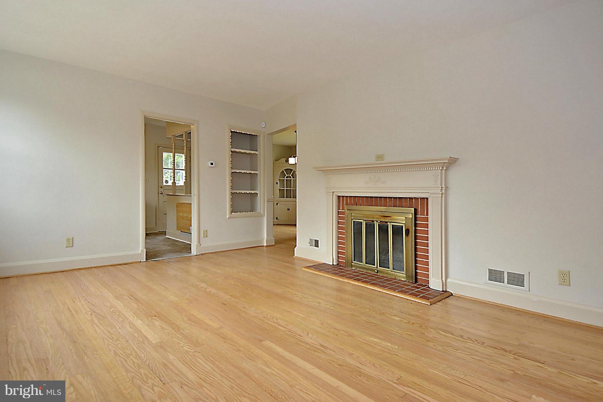 1311 Glendale Road Baltimore, MD 21239 - Photo 6 of 30 Living Room