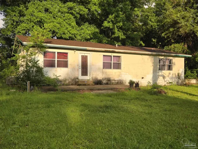 $125,000 | 35 North Cypress Street, Walnut Hill, FL 32568