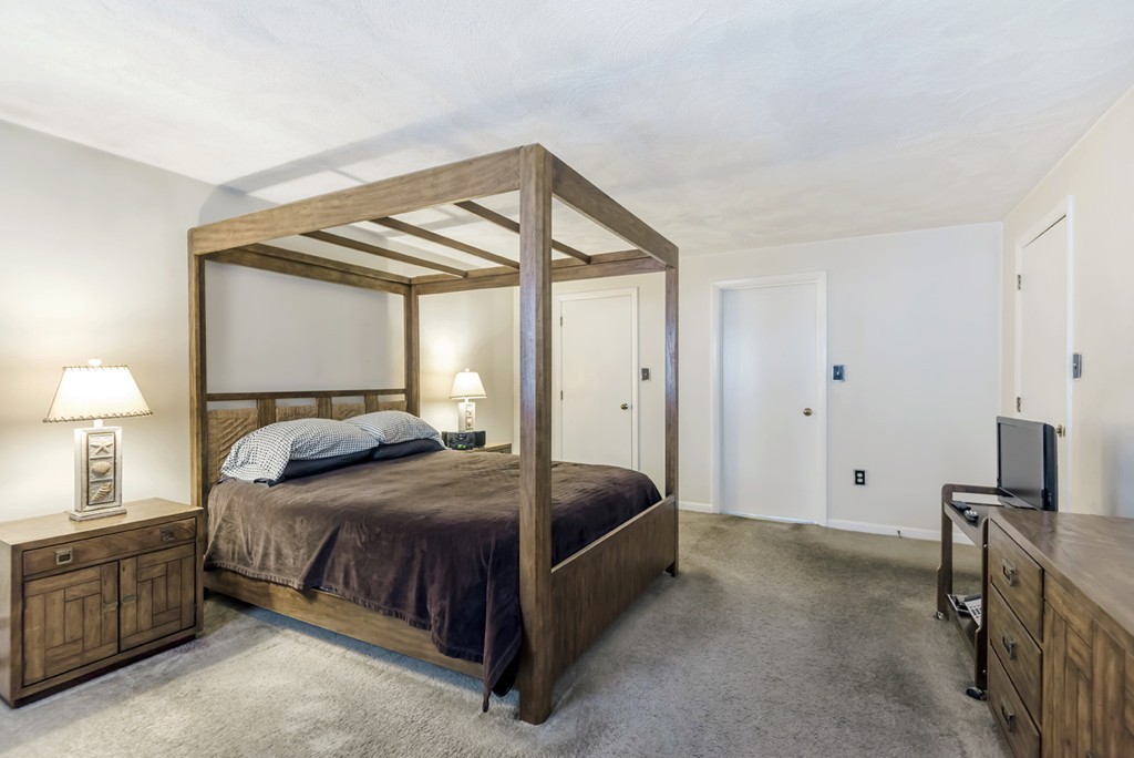 100 Candlestick Road North Andover, MA 01845 - Photo 14 of 24 Gallery Image 14