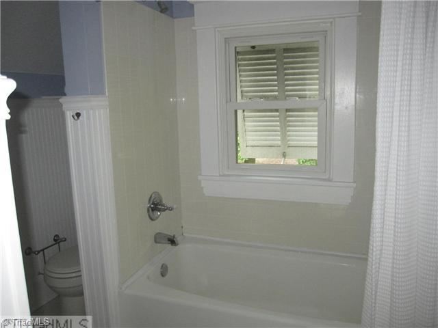 409 Parkway High Point High Point, NC 27262 - Photo 13 of 15 Master Bath/Spa.