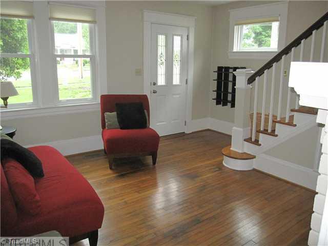 409 Parkway High Point High Point, NC 27262 - Photo 5 of 15 Living Room.