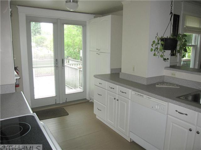 409 Parkway High Point High Point, NC 27262 - Photo 8 of 15 Kitchen.