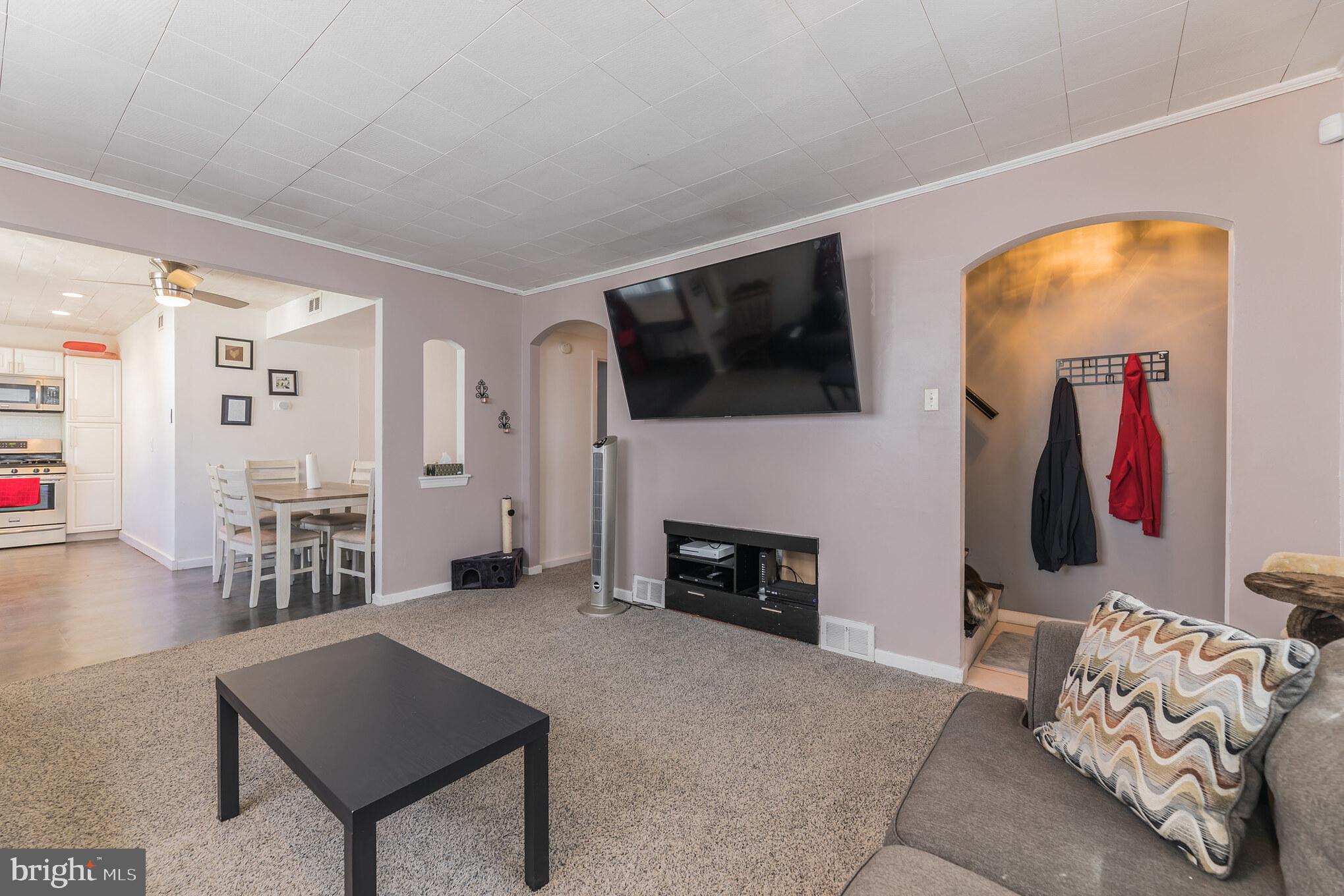 9214 Horatio Road Philadelphia, PA 19114 - Photo 2 of 27 Gallery Image 2