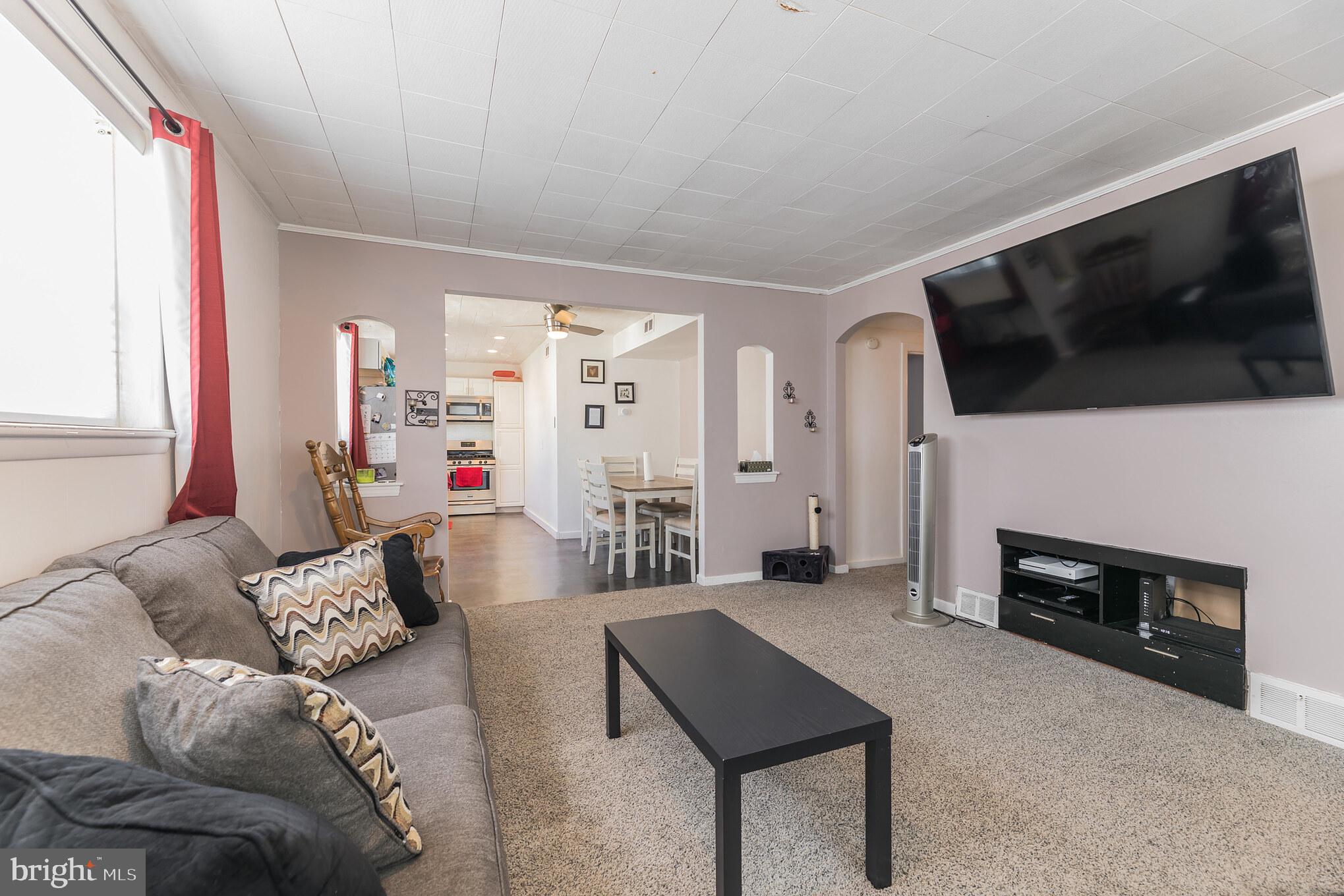 9214 Horatio Road Philadelphia, PA 19114 - Photo 3 of 27 Gallery Image 3