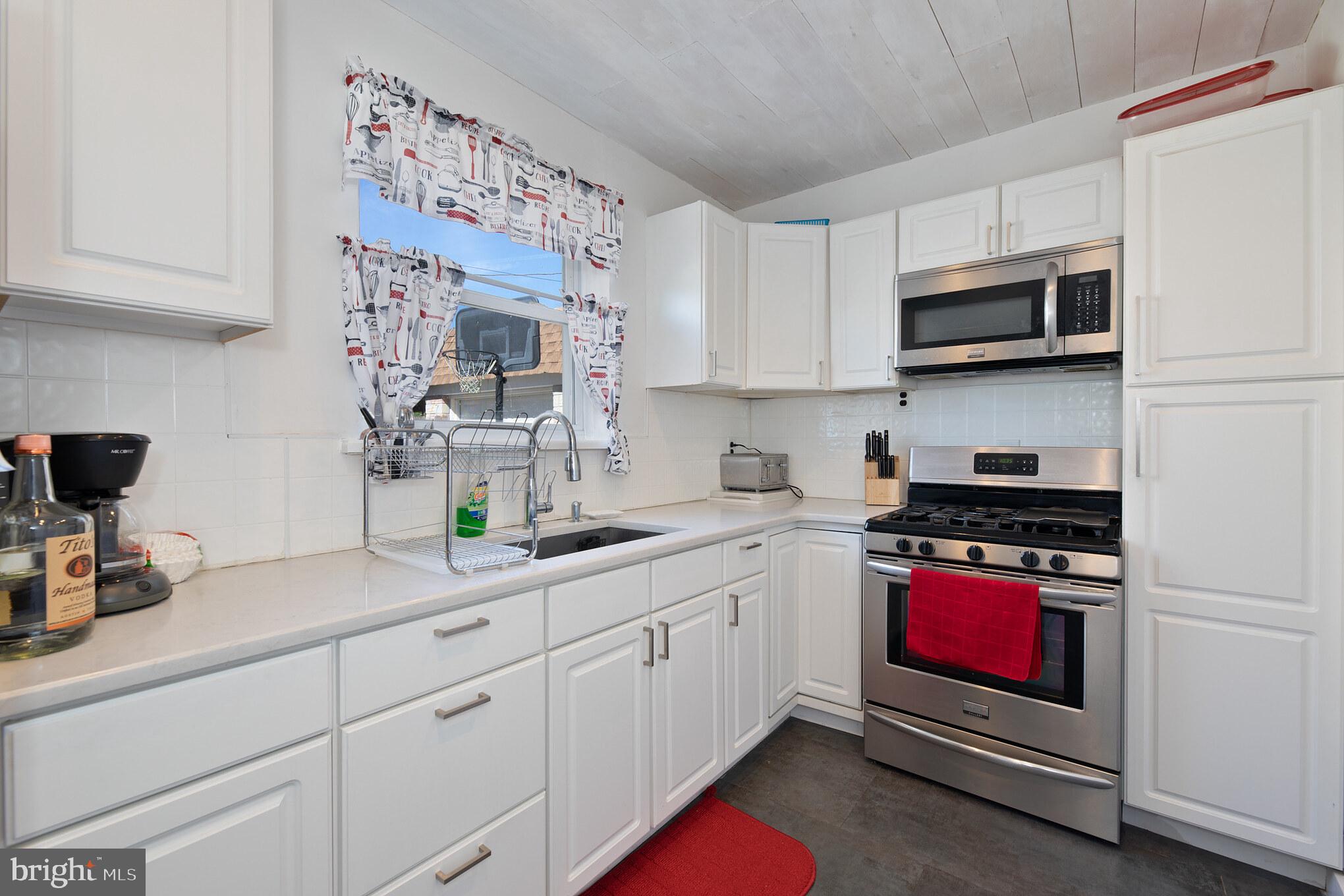 9214 Horatio Road Philadelphia, PA 19114 - Photo 8 of 27 Gallery Image 8