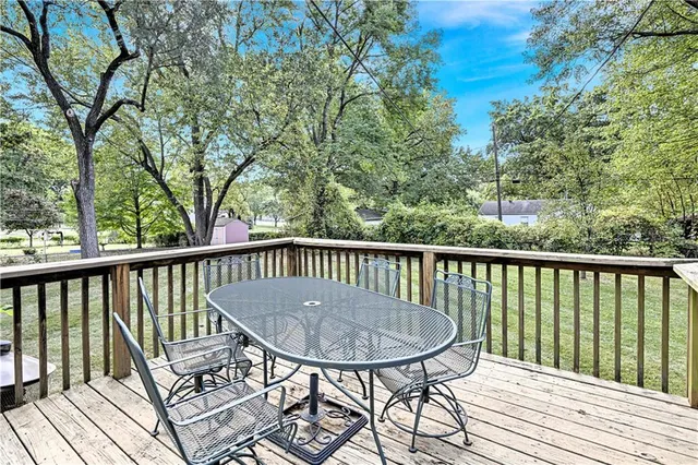 $280,000 | 5709 West 70th Terrace, Overland Park, KS 66204