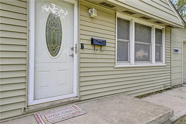 $270,000 | 5709 West 70th Terrace, Overland Park, KS 66204