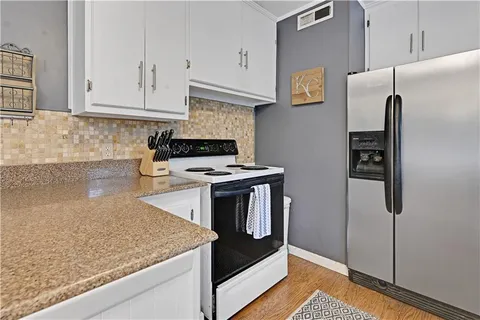 $280,000 | 5709 West 70th Terrace, Overland Park, KS 66204