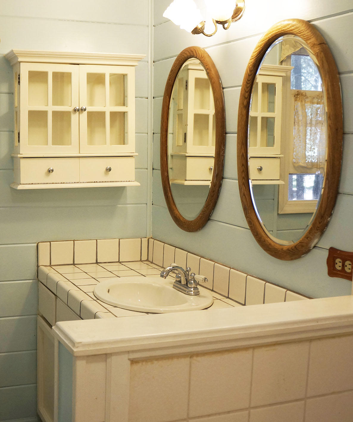 9441 Thatcher Mill Road Shingletown, CA 96088 - Photo 27 of 34 Upstairs Bathroom 2