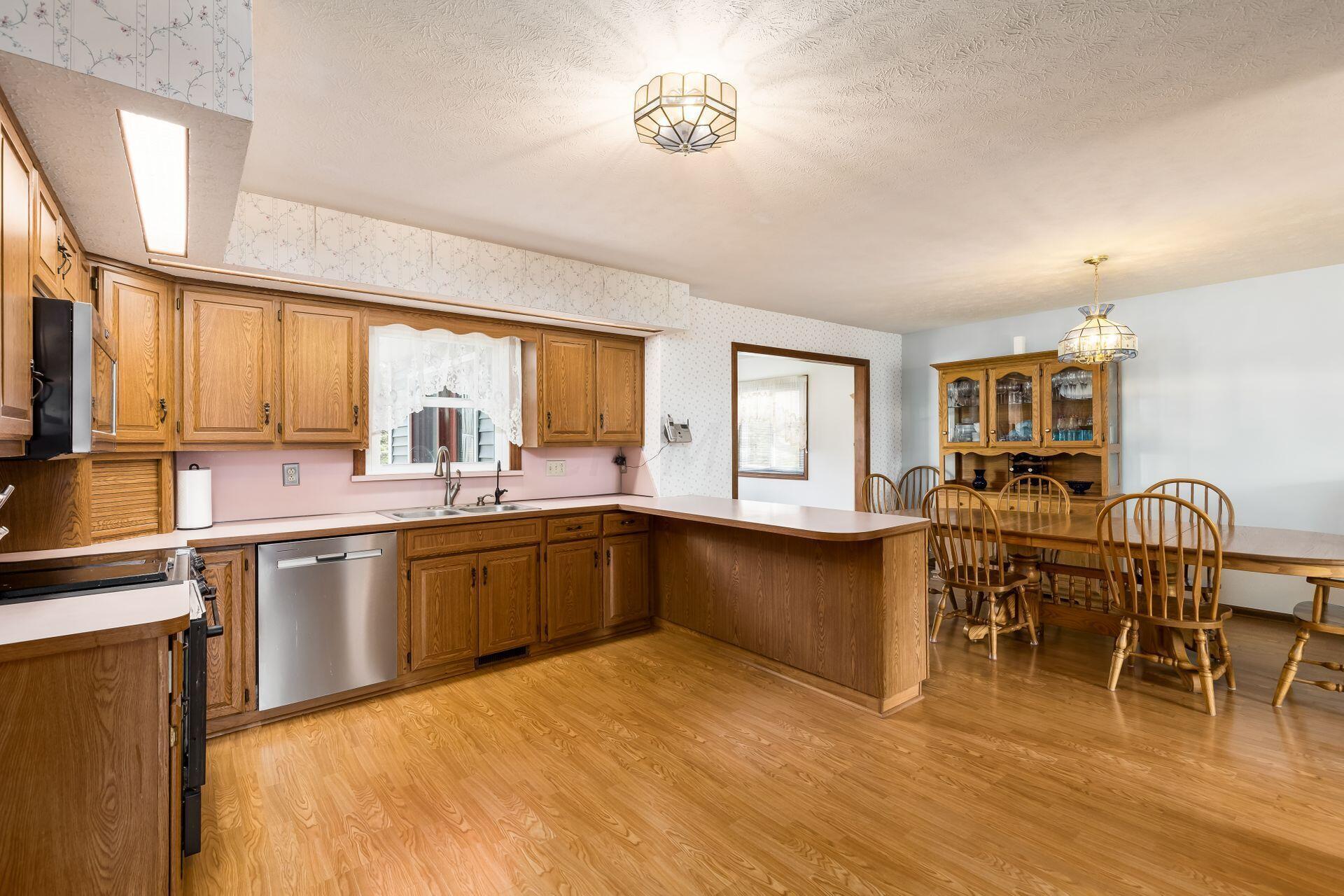 1710 Buttermilk Hill Road Delaware, OH 43015 - Photo 11 of 59 Large U-shaped kitchen - big enough to add an island.