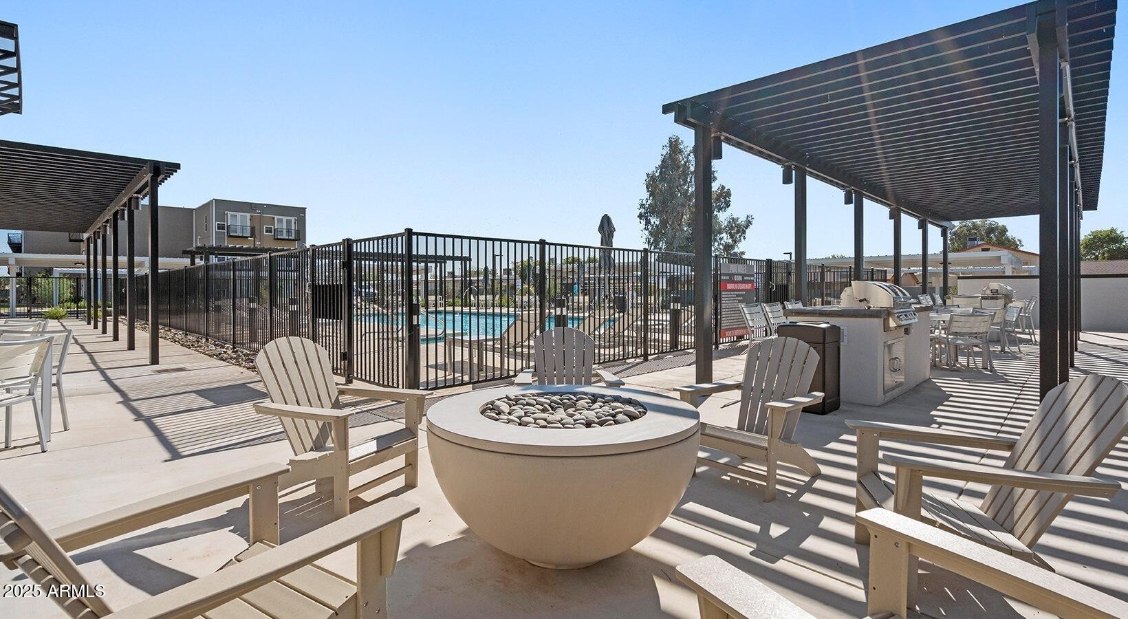 6025 West Thomas Road, Unit ST Phoenix, AZ 85033 - Photo 9 of 22 Poolside Lounge