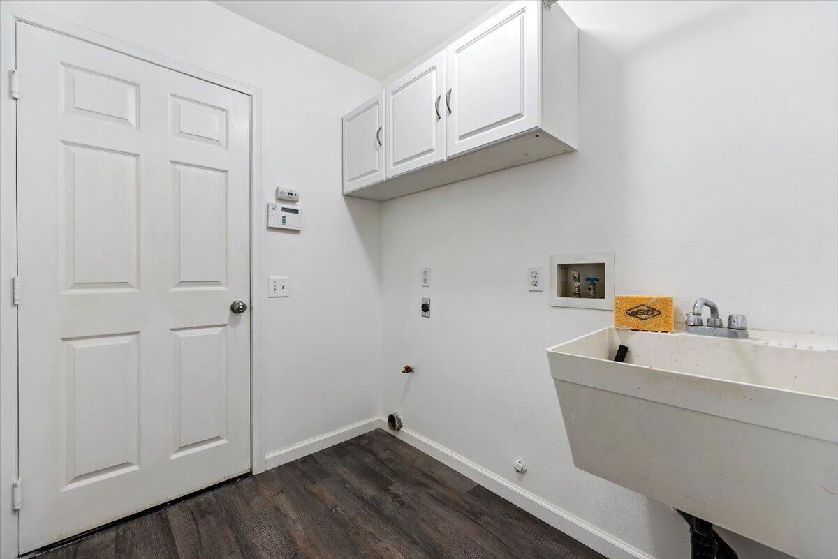 68635 Panorama Road Cathedral City, CA 92234 - Photo 48 of 58 43-Laundry Room