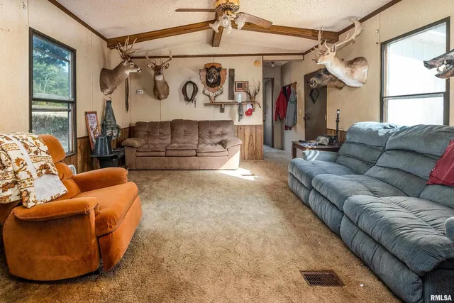 $978,000 | 19168 County Line Road, Jonesboro, IL 62952