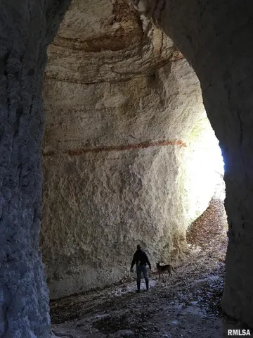 $978,000 | 19168 County Line Road, Jonesboro, IL 62952