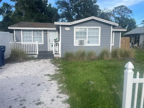 $1,250 | 3419 19th Street East, Unit BACK ADU, Bradenton, FL 34208