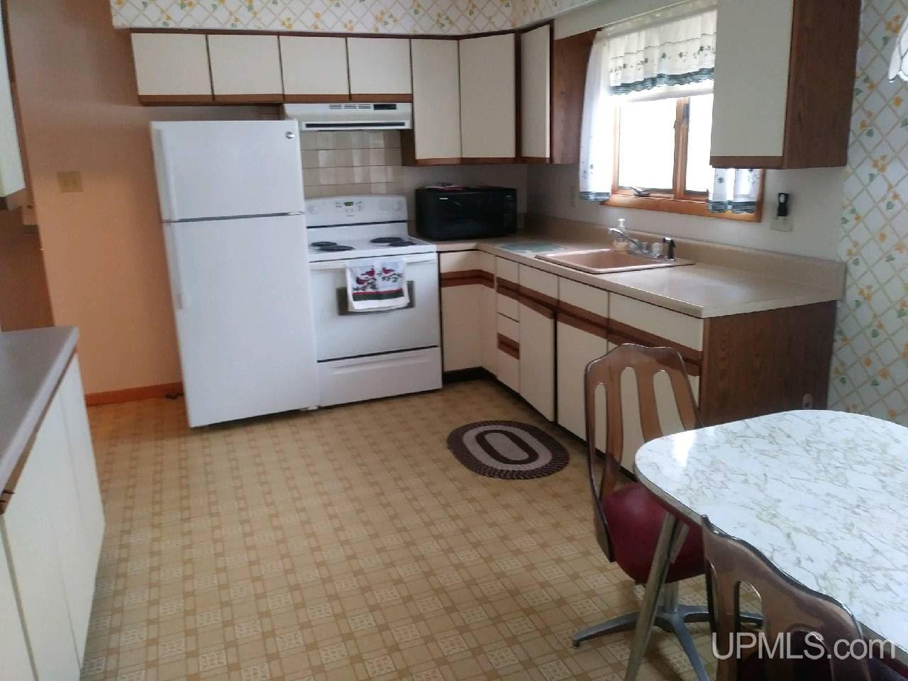 25636 Temple Street Calumet, MI 49913 - Photo 3 of 13