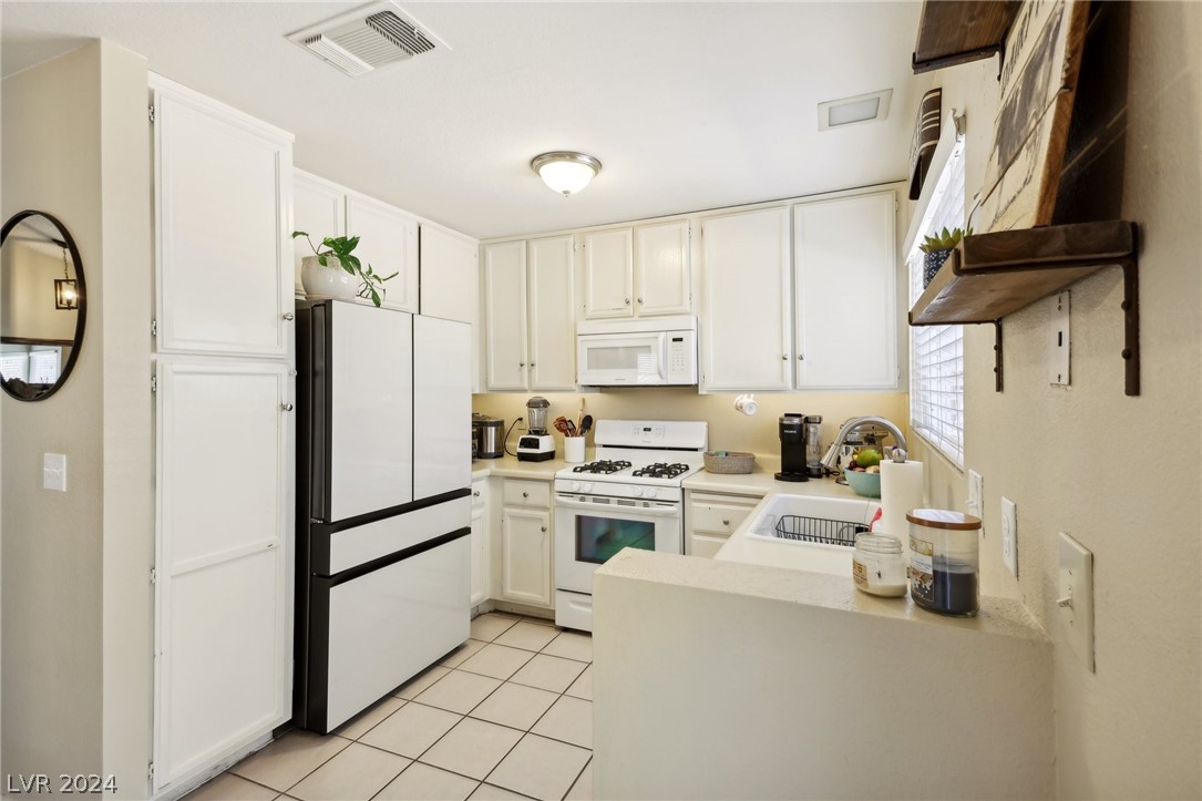 8524 Landsdale Road Las Vegas, NV 89123 - Photo 14 of 37