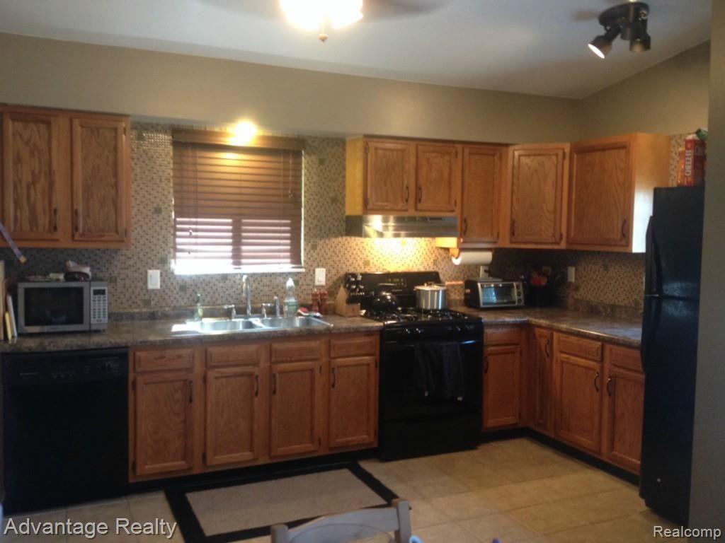 25865 South River Road Harrison Township, MI 48045 - Photo 10 of 21 image_12.jpg