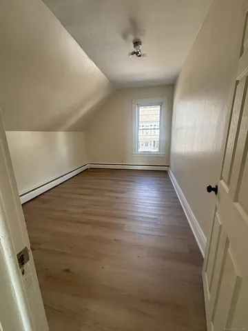 $2,250 | 161 Cliff Street, Norwich, CT 06360