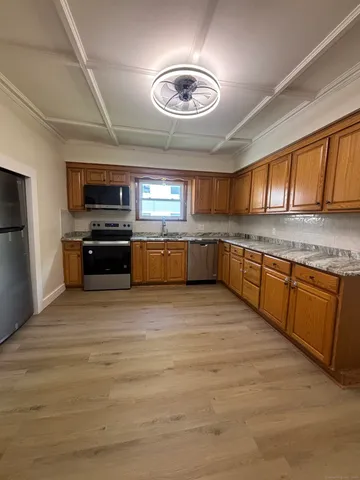 $2,250 | 161 Cliff Street, Norwich, CT 06360