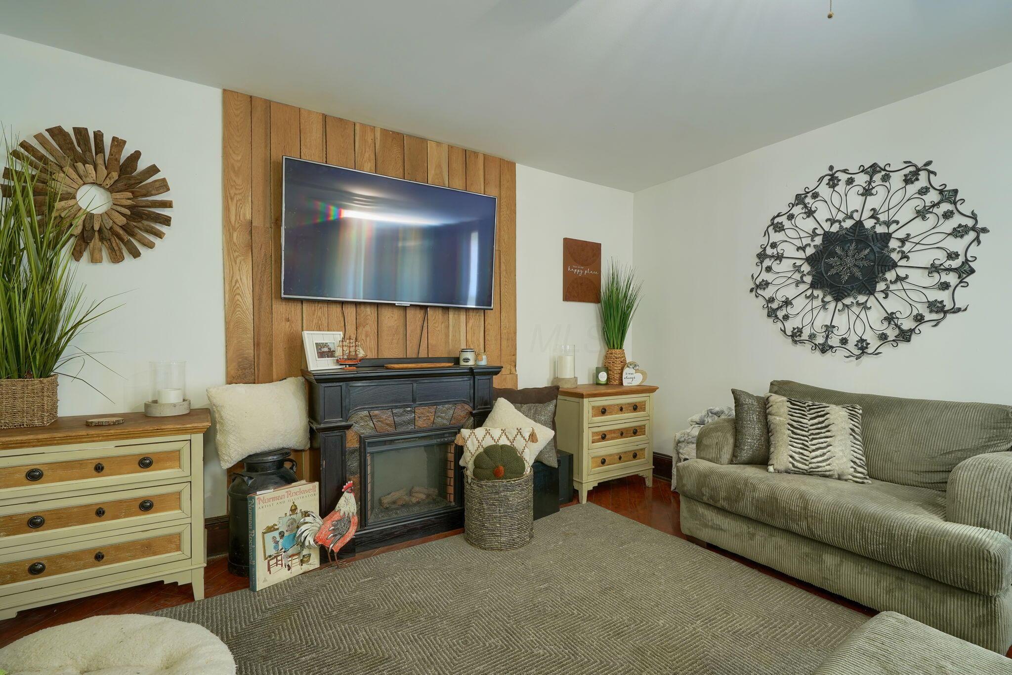 11614 Hayesville Road Kingston, OH 45644 - Photo 10 of 50 Living Room