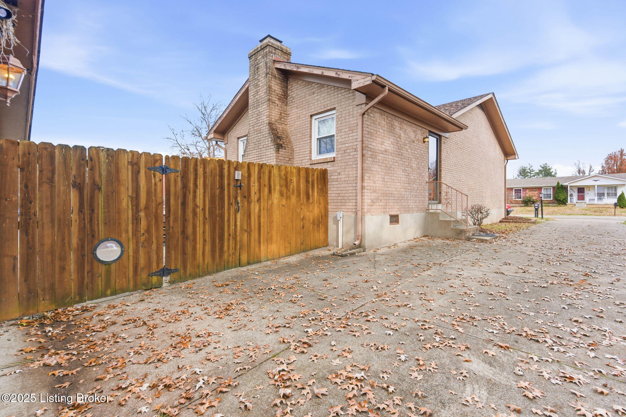 4526 Sandhill Road Louisville, KY 40219 - Photo 45 of 57 Side View1