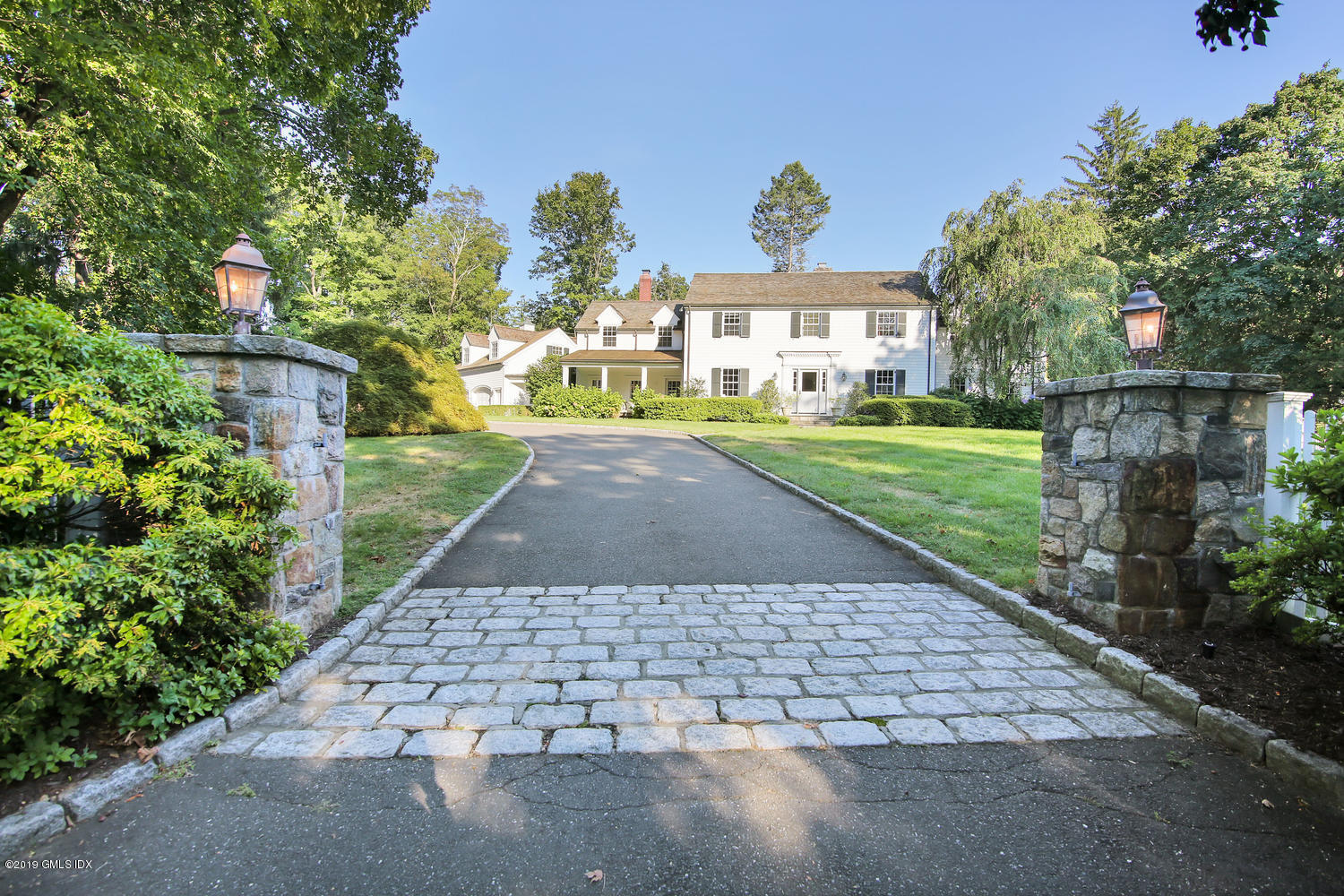 10 Club Road Riverside, CT 06878 - Photo 2 of 48 10 Club Rd Riverside CT 06878-large-005-
