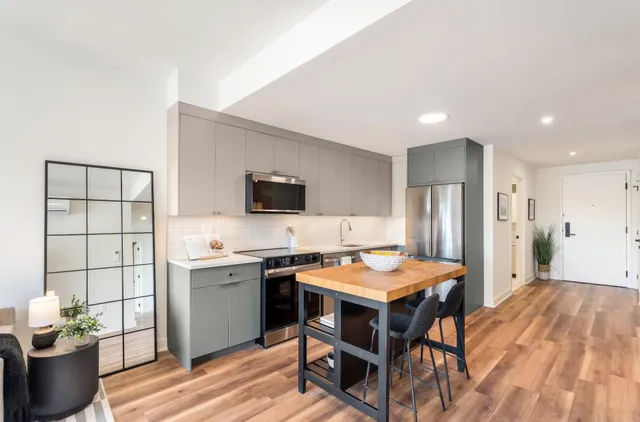 $2,800 | 857 Communipaw Avenue, Unit 208, Jersey City, NJ 07304