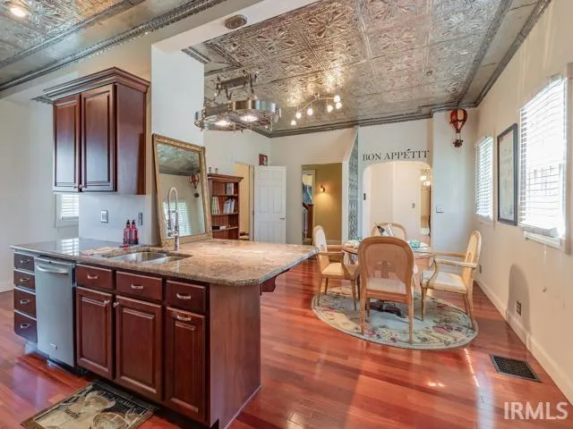 $630,000 | 603 Southeast 1st Street, Evansville, IN 47713