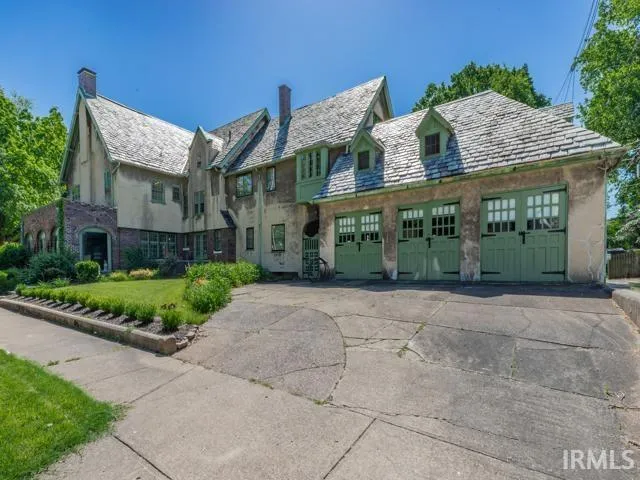 $630,000 | 603 Southeast 1st Street, Evansville, IN 47713