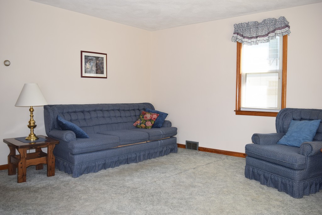154 Kings Grant Road Marlborough, MA 01752 - Photo 3 of 16 Gallery Image 3