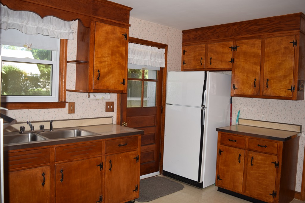 154 Kings Grant Road Marlborough, MA 01752 - Photo 5 of 16 Gallery Image 5