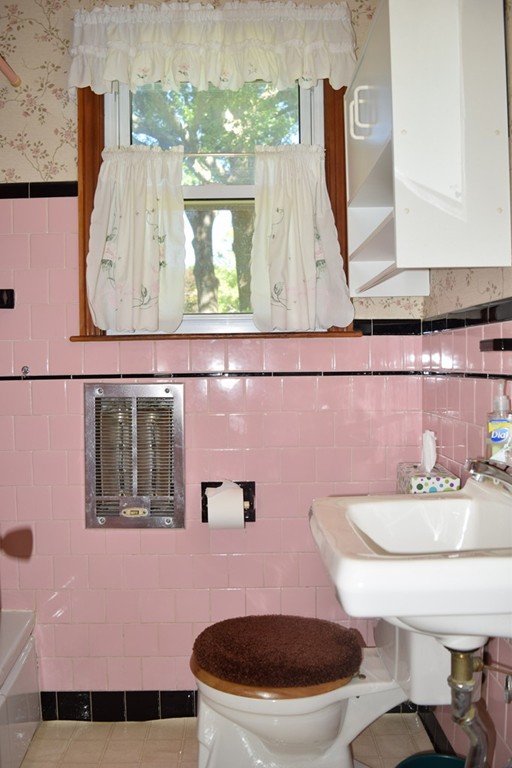 154 Kings Grant Road Marlborough, MA 01752 - Photo 6 of 16 Gallery Image 6