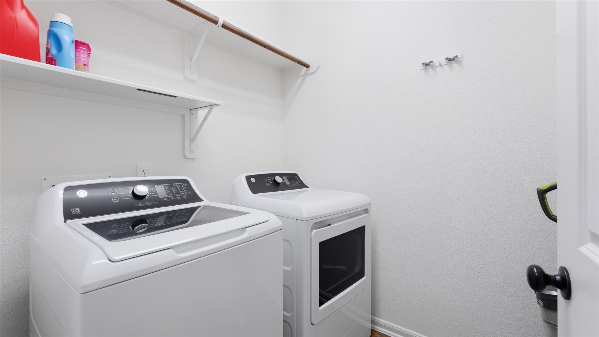 14 Painted Post Place Spring, TX 77389 - Photo 36 of 43 a utility room with dryer and washer