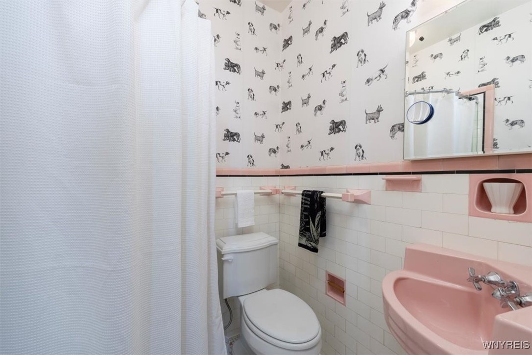 925 Delaware Avenue Buffalo, NY 14209 - Photo 21 of 28 Guest Bathroom