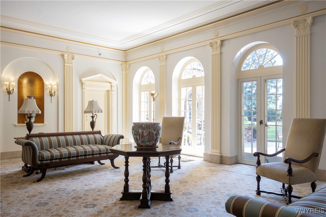 925 Delaware Avenue Buffalo, NY 14209 - Photo 4 of 28 Lobby