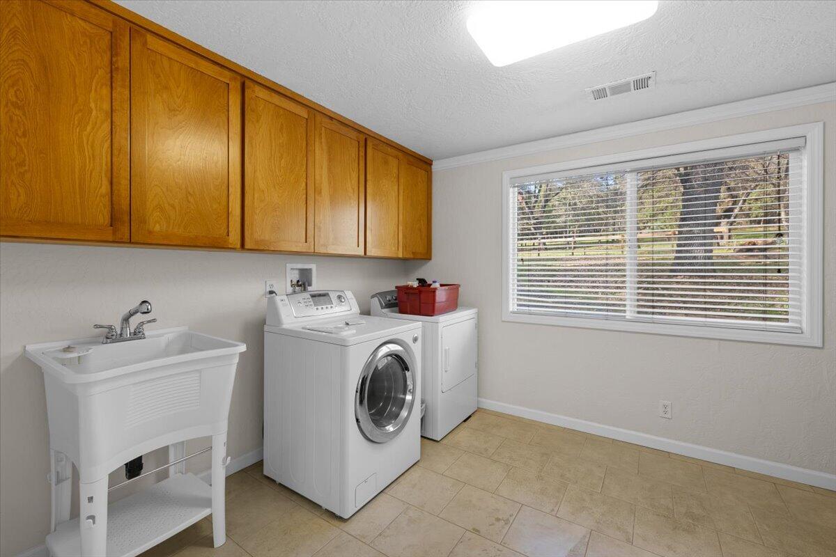 324 China Gulch Road Jacksonville, OR 97530 - Photo 17 of 45 a utility room with dryer and washer