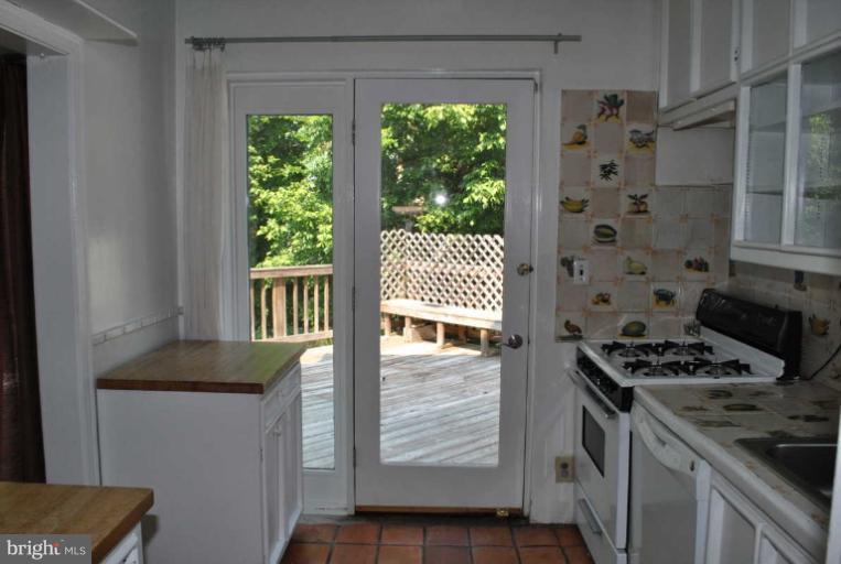 2224 49th Street Northwest Washington, DC 20007 - Photo 5 of 21 Kitchen