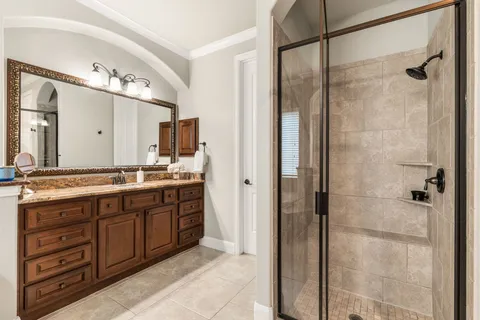 $975,000 | 10 Black Spruce Court, The Woodlands, TX 77375