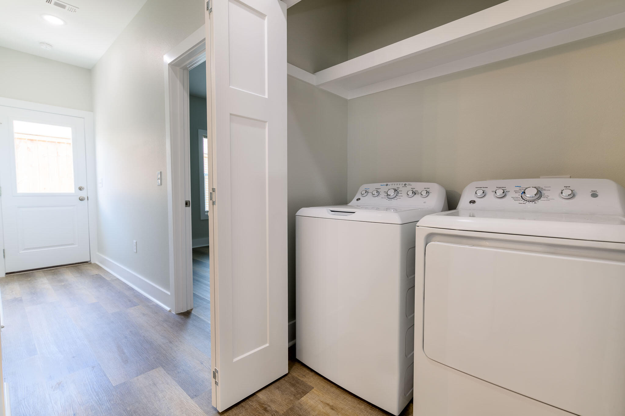 107 Clearing Way Valparaiso, FL 32580 - Photo 13 of 22 a utility room with dryer and washer