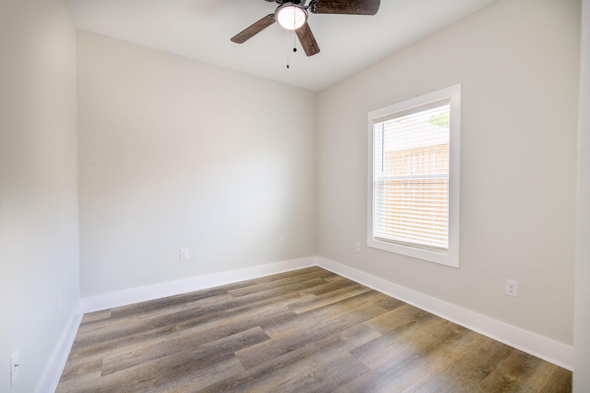 107 Clearing Way Valparaiso, FL 32580 - Photo 20 of 22 an empty room with a window