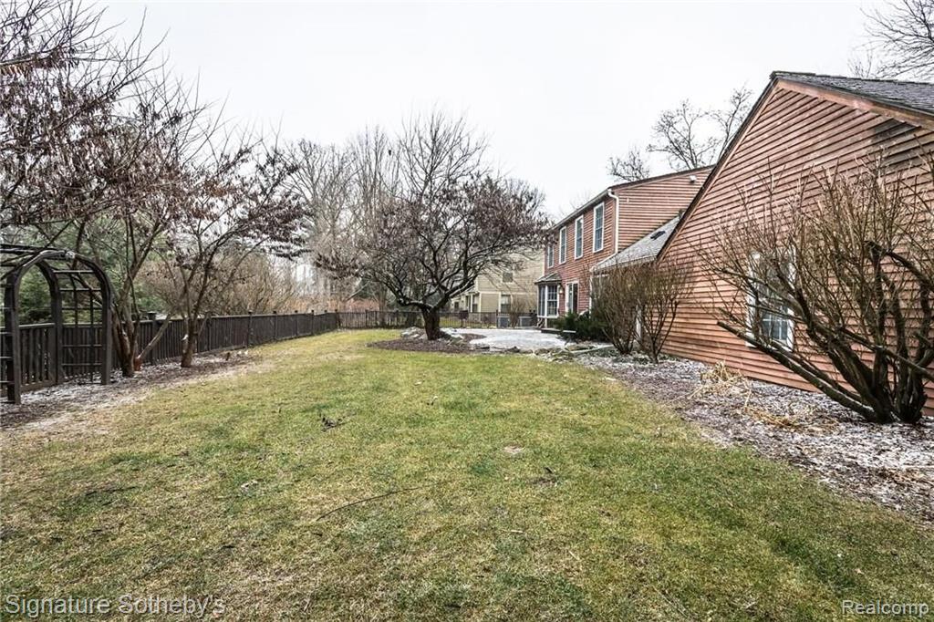 32370 Lahser Road Beverly Hills, MI 48025 - Photo 40 of 42