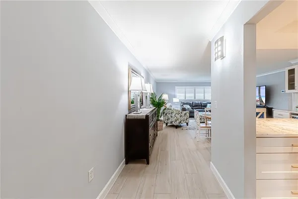 a view of entryway and livingroom with furniture