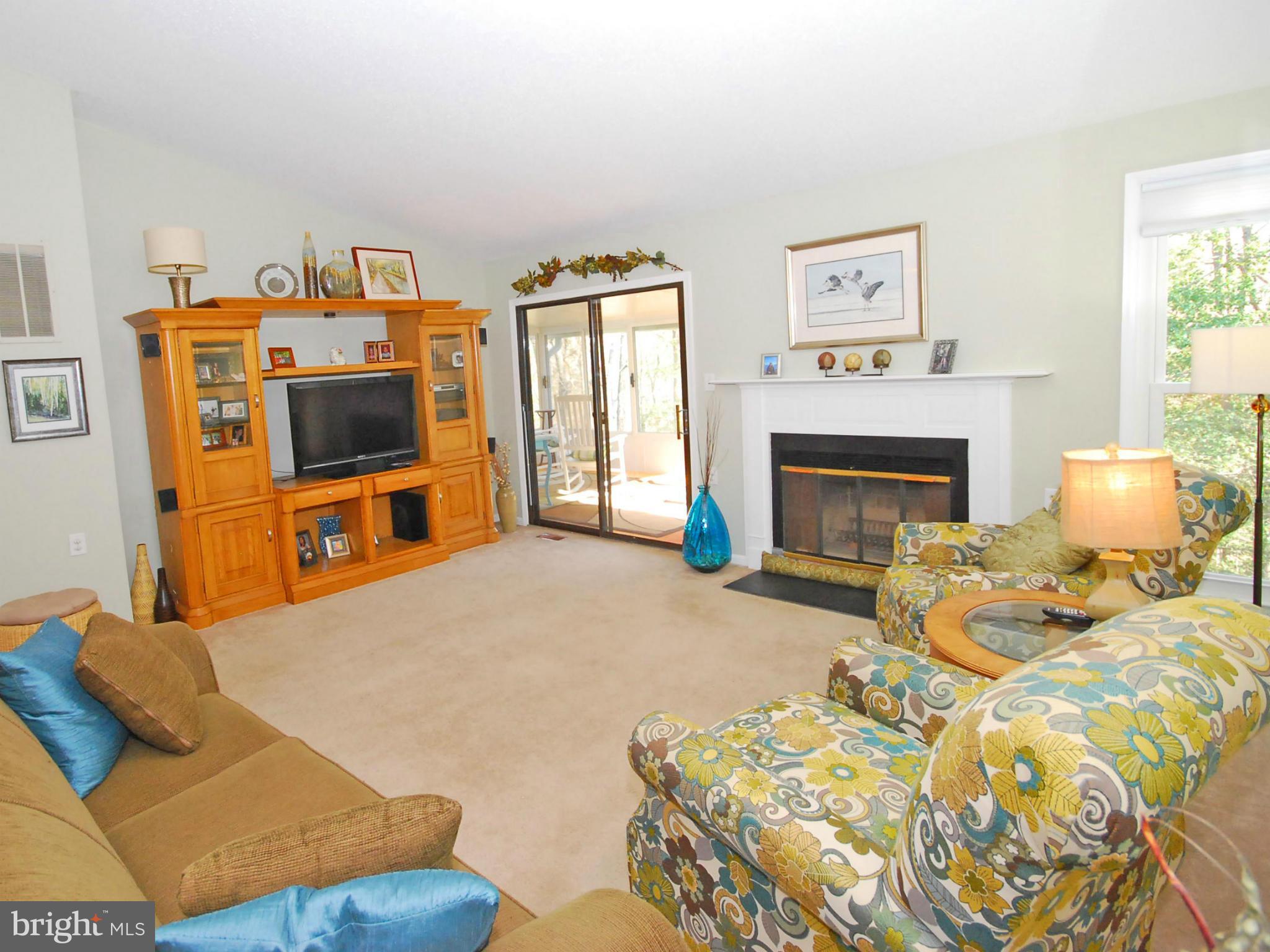 2595 Golfers Ridge Road Annapolis, MD 21401 - Photo 7 of 29 Living Room