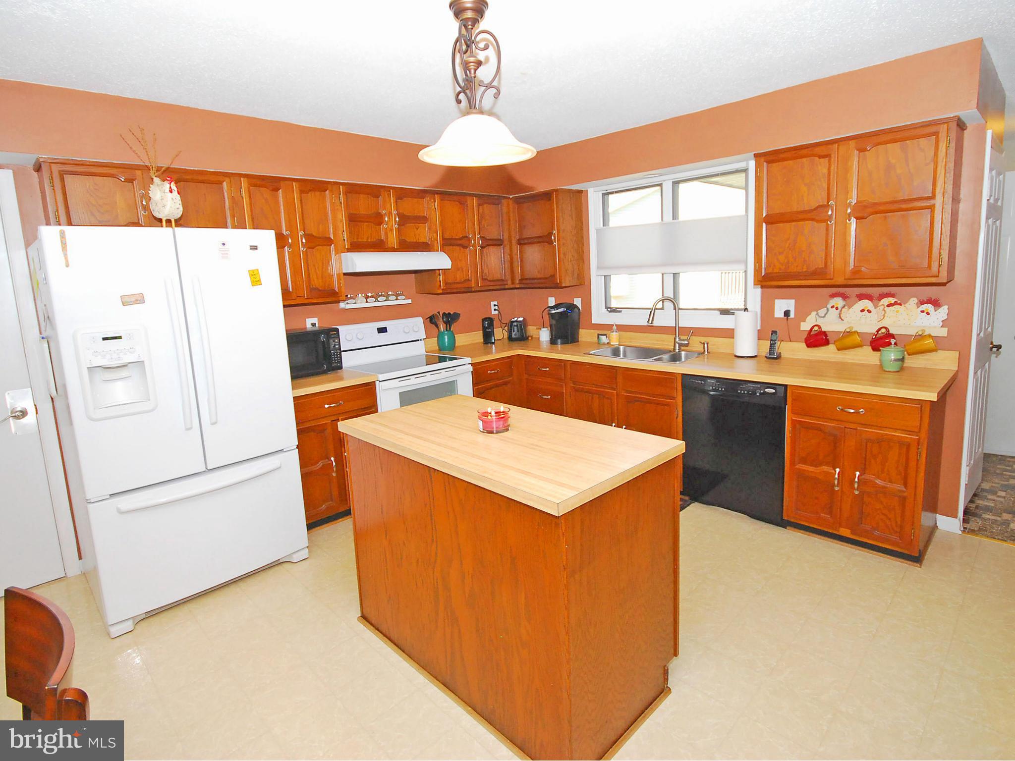 2595 Golfers Ridge Road Annapolis, MD 21401 - Photo 9 of 29 Kitchen