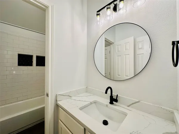 $2,850 | 901 Bethpage Drive, Hutto, TX 78634