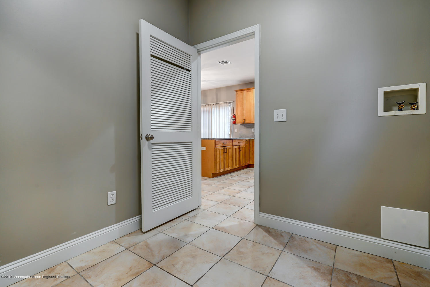 14 Stuyvesant Road Brick, NJ 08723 - Photo 13 of 32 a view of hallway with closet and a window
