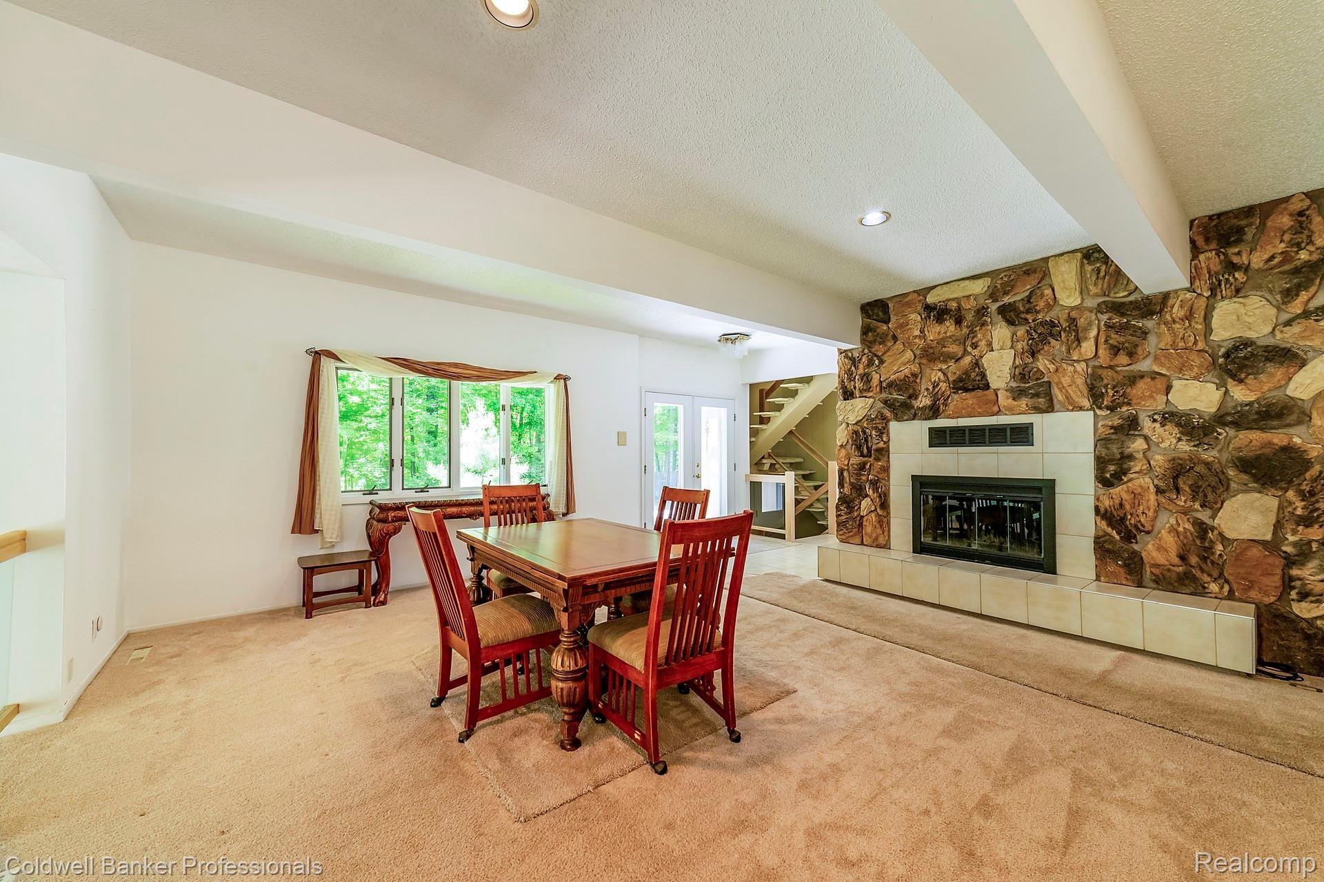 950 East Romeo Road Oakland, MI 48363 - Photo 6 of 36 005-photo-dining-room-7142200.jpg