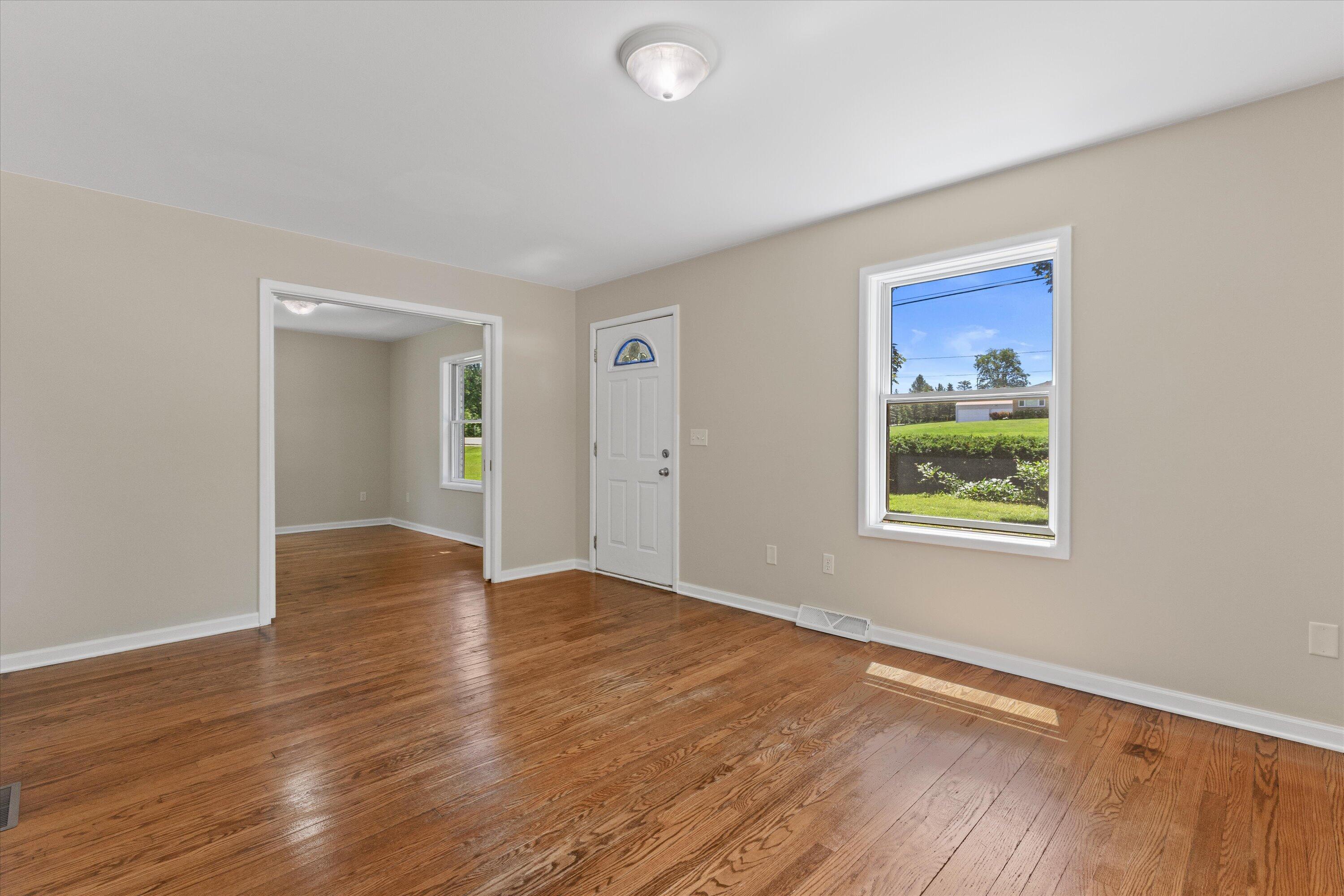 340 Old Green Bay Road Somers, WI 53144 - Photo 17 of 55 Living Room