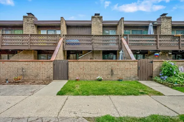 $189,900 | 509 Kenneth Circle, Elgin, IL 60120